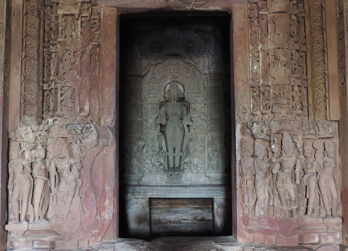 Vaikuntha Vishnu, womb chamber (<em> garbha griha </em>), Lakshmana temple.  1076-1099 CE, sandstone (photo: Christine Chauvin, CC BY-NC-ND 2.0)