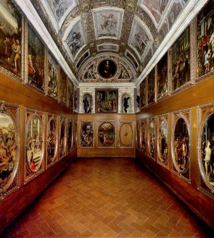 The studiolo of Francesco I in the Palazzo Vecchio, Florence. Though it is empty now except for the paintings on the walls and ceiling, it originally contained Francesco I's large and varied collection of rare objects. (Photo: Web Gallery of Art, CC 0)
