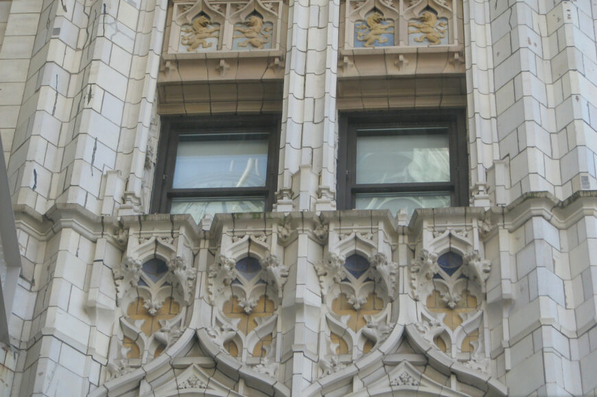Terra-cotta decorations on the facade (detail), Cass Gilbert, Woolworth Building, 1913 (New York City) (photo: Michael Daddino , CC BY 2.0)