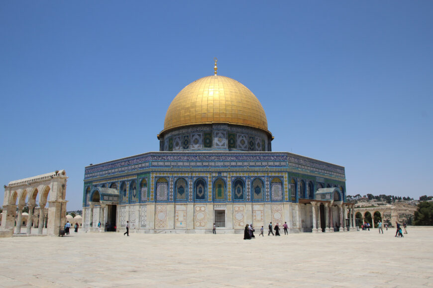 The Dome of the Rock (Qubbat al-Sakhra), Umayyad, stone masonry, wooden roof, decorated with glazed ceramic tile, mosaics, and gilt aluminum and bronze dome, 691-2, with multiple renovations, patron the Caliph Abd al-Malik, Jerusalem (photo: Gary Lee Todd, CC0 1.0