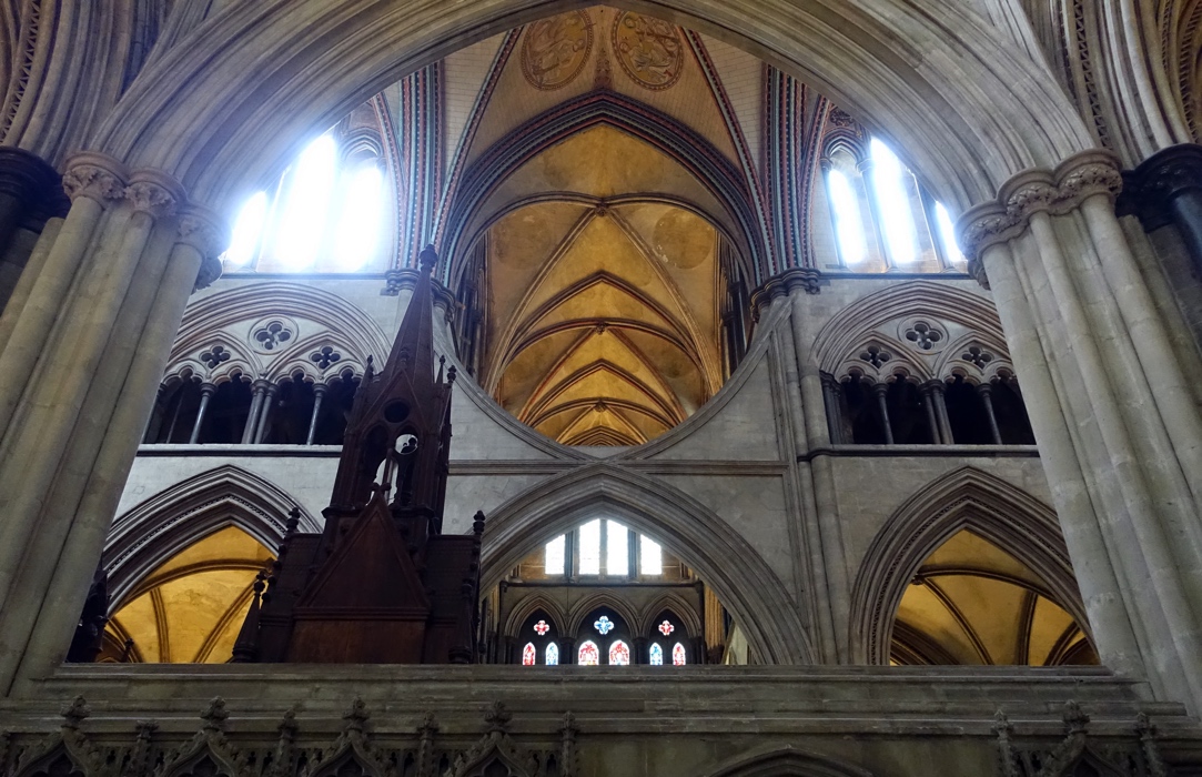 Scissor (strainer) arches in the east transept, Salisbury Cathedral, Salisbury, England, begun 1220, photo: Dr. Steven Zucker (CC BY-NC-SA 4.0)