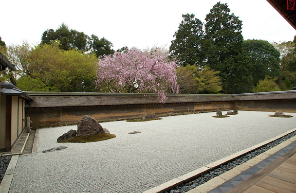 Rock garden, Ryōanji, Kyoto, Japan (photo: Vincent Briccoli, CC BY-NC-ND 2.0)