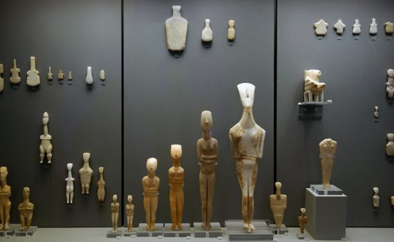Cycladic period figures, marble, (National Archaeological Museum, Athens)
