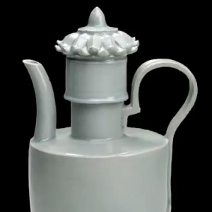Ewer with lid