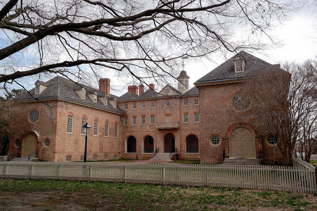 Wren building (West side), William and Mary College, 1695-1700 (photo: Smash the Iron Cage, CC BY-SA 4.0)