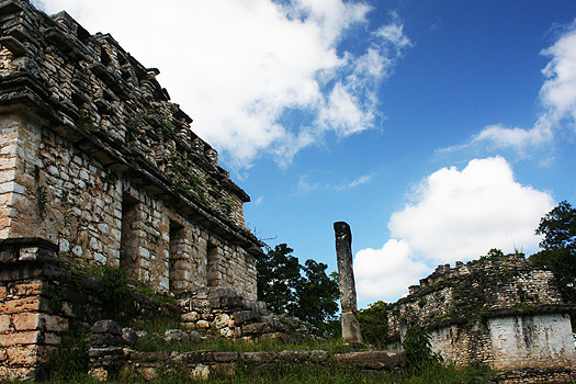 Structure 40, Yaxchilán (Maya) (photo: Skylla UK, CC BY-NC-ND 2.5)