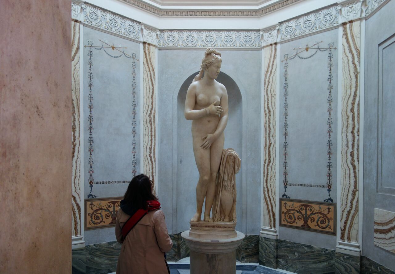 Capitoline Venus, 2nd century C.E., marble, 193 cm (Capitoline Museums, Rome) (Roman copy of the Aphrodite of Knidos, a 4th century B.C.E. Greek original by Praxiteles)