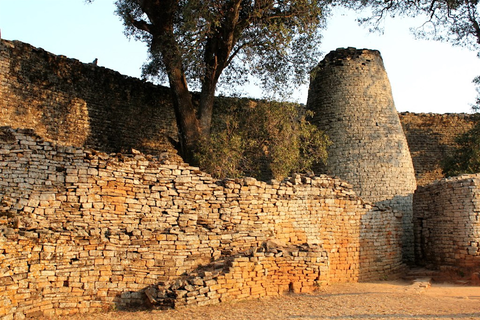 Wall and tower, Great Enclosure, Great Zimbabwe, Zimbabwe, 14th century (photo: Ross Huggett, CC BY 2.0)