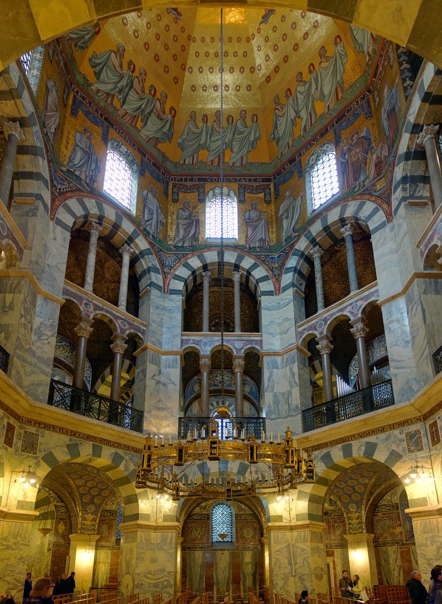 Palatine Chapel Interior (photo: Velvet CC BY-SA 3.0) https://commons.wikimedia.org/wiki/File:Aix_dom_int_vue_cote.jpg