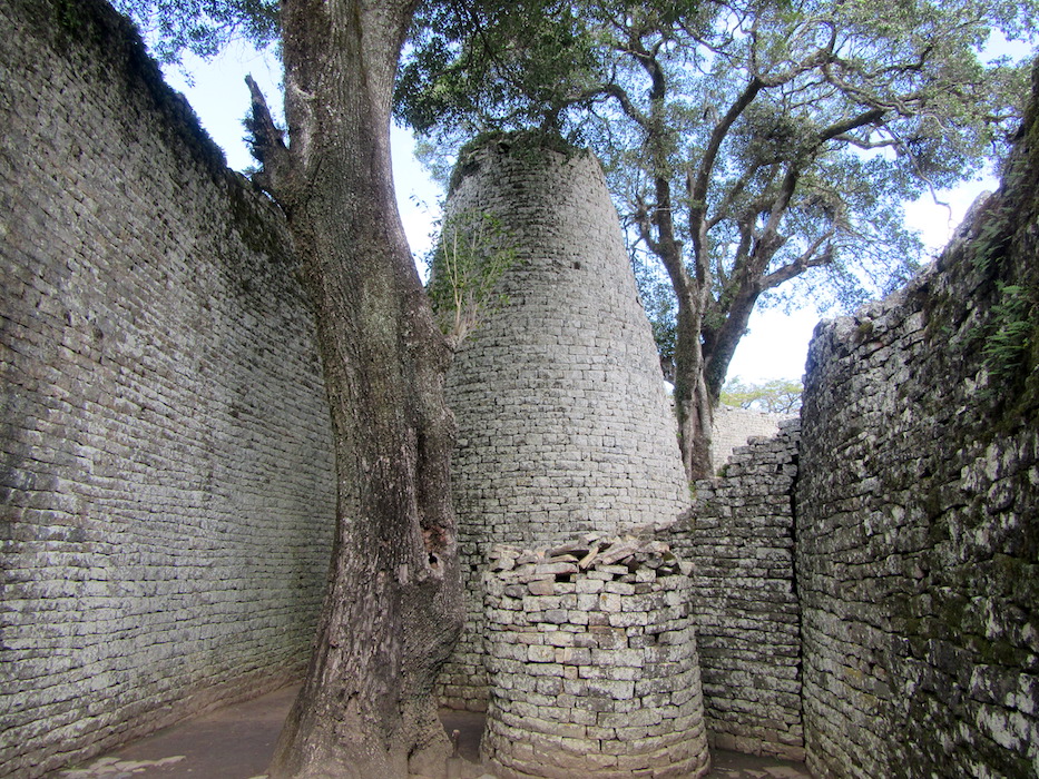 Conical Tower, Great Zimbabwe (photo: amanderson2, CC BY 2.0)