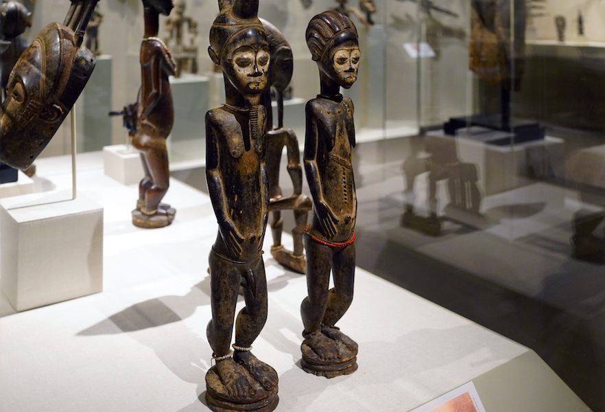 Pair of Diviner's Figures, Côte d'Ivoire, central Côte d'Ivoire, Baule peoples, wood, pigment, beads and iron, 55.4 x 10.2 x 10.5 cm (The Metropolitan Museum of Art)