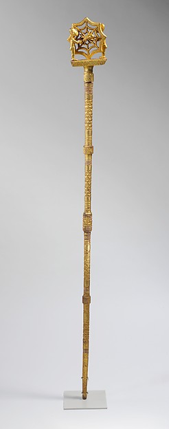 Personal lingüista (Okyeame), 19th-principios del siglo XX, Ghana, pueblos Akan, Asante, lámina de oro, madera, clavos, 156.5 x 14.6 x 5.7 cm (The Metropolitan Museum of Art)