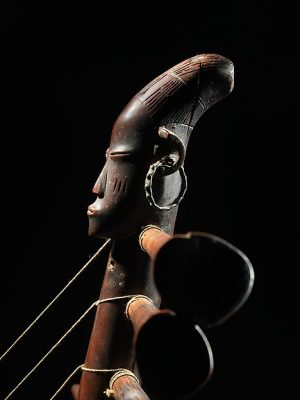 Detail, Figurative Harp (Domu), 19th–20th century, Democratic Republic of the Congo, Mangbetu peoples, wood and hide, 52.1 x 48.3 cm (The Metropolitan Museum of Art)