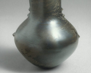 Magdalene Odundo, Untitled (Vessel), 1997, red clay, 50.2 x 33 cm (The Metropolitan Museum of Art)