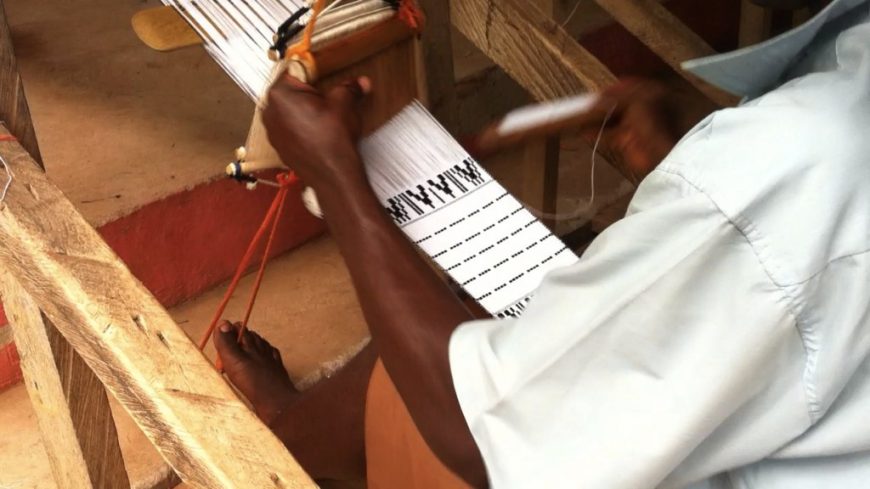 Kente weaver in Adanwomase village, Ashanti Region, Ghana (video: Shawn Zamechek, CC BY 2.0)