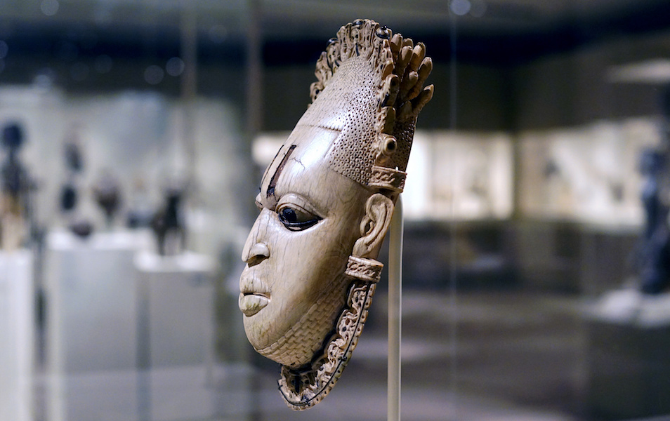 Queen Mother Pendant Mask (Iyoba), 16th century, Edo peoples, Court of Benin, Nigeria, ivory, iron, copper, 23.8 x 12.7 x 8.3 cm (The Metropolitan Museum of Art, New York; photo: Steven Zucker, CC BY-NC-SA 2.0)