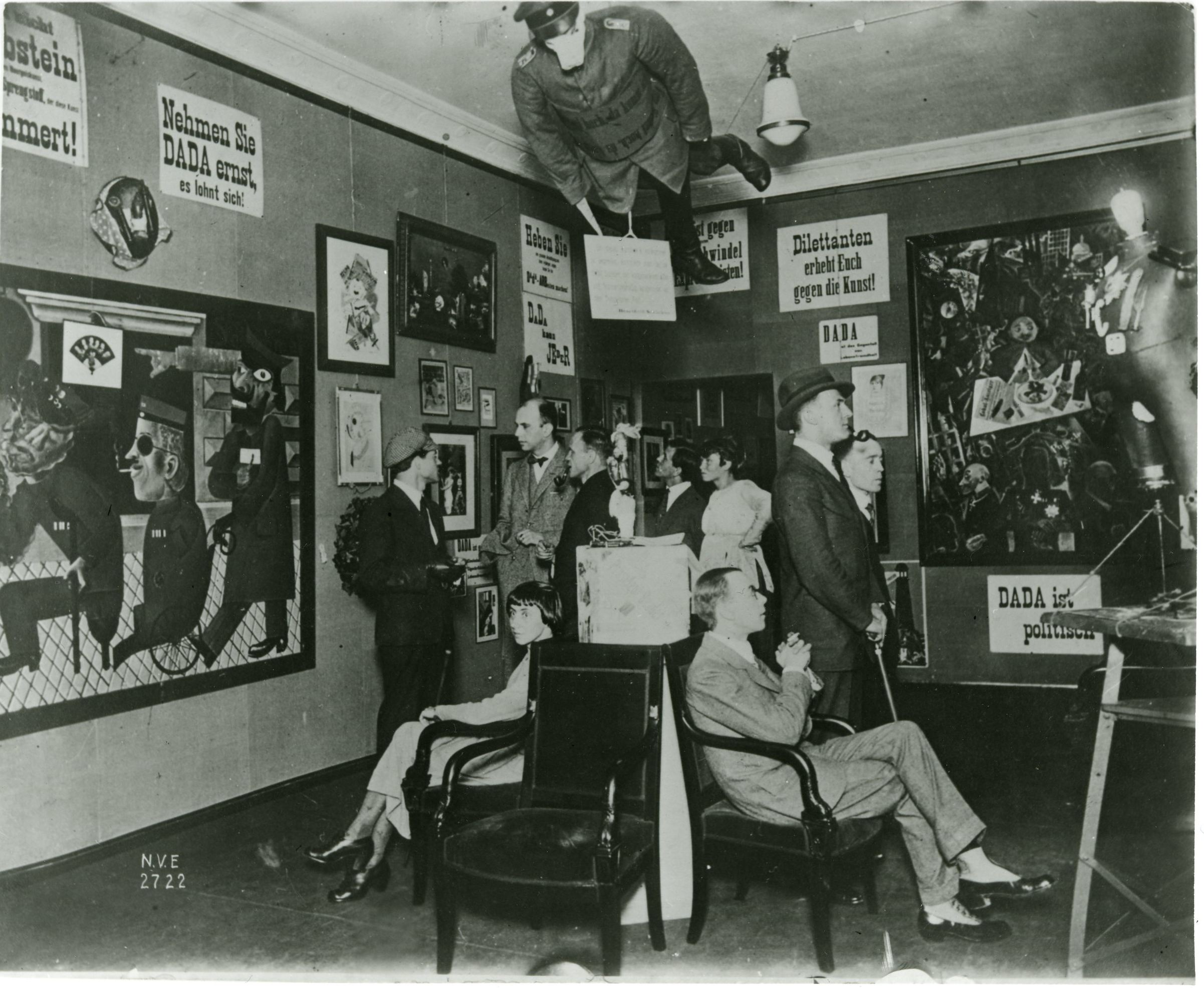 Primera Feria Internacional Dada, Galerie Otto Burchard, Berlín, 1920 (Bildarchiv Preussischer Kulturbesitz, Berlín)