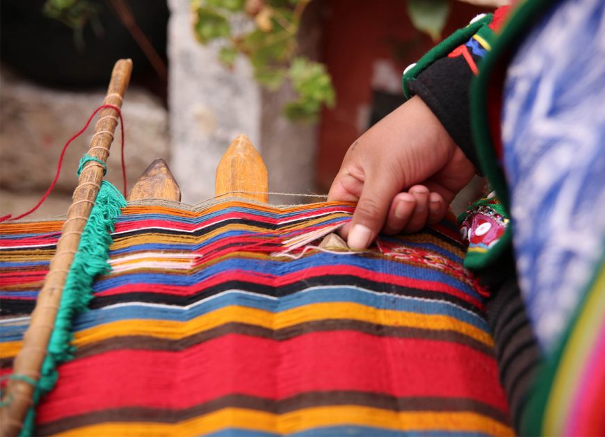 Weaving with traditionally dyed alpaca wool, Chinchero, Peru (photo: Rosalee Yagihara, CC BY-NC-ND 2.0)