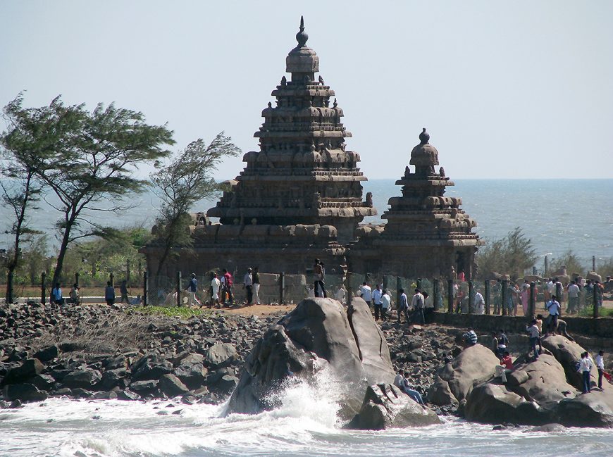 Shore Temple, Mamallapuram, India (photo: KenWalker, CC-BY-SA-3.0)
