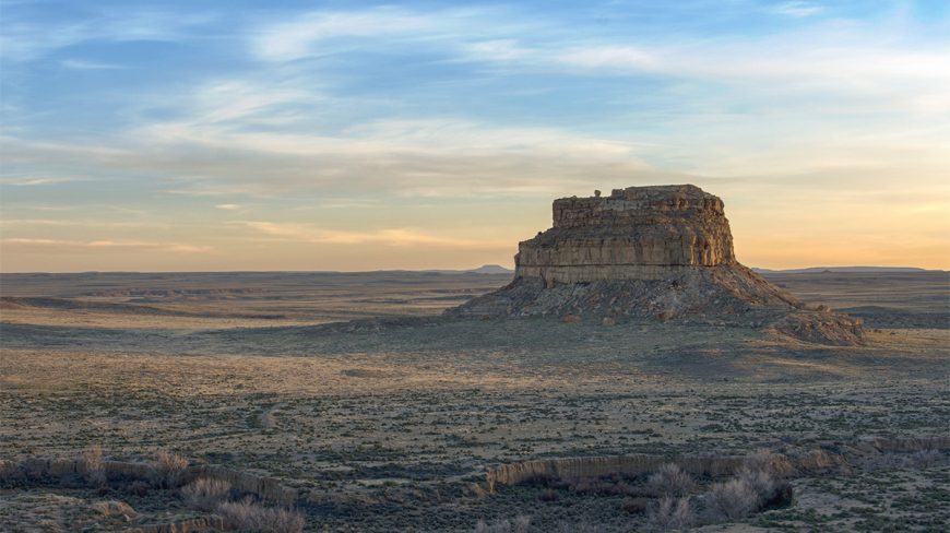 Fajada Butte, Chaco Canyon, New Mexico. Chacoan petroglyphs can be found at the base of the cliffs (photo: Adam Meek, CC BY 2.0)