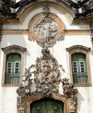 Aleijadinho, relief sculpture on the façade of Igreja de São Francisco de Assis, late 17th century, Ouro Preto, Brazil (photo: Ricardo André Frantz, CC BY 3.0)