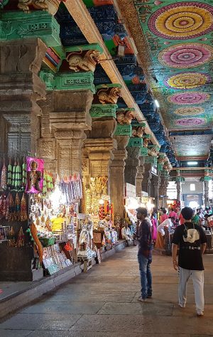 Bazaar inside the Meenakshi Temple, Madurai (photo: Richard Mortel, CC BY 2.0)