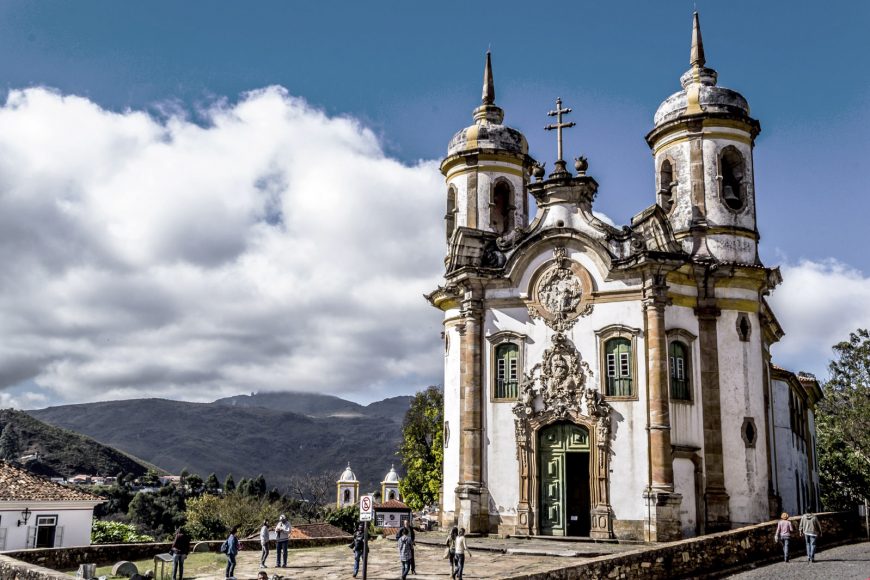 Igreja de São Francisco de Assis (Iglesia de San Francisco de Asís), c. 1766-94, Ouro Preto, Brasil (foto: Alexandre Amorim Fotografo, CC BY-SA 4.0)