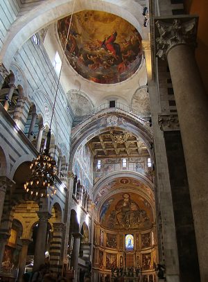 Interior, Pisa Cathedral, opened 1092 (photo: Tango7174, CC BY-SA 4.0)