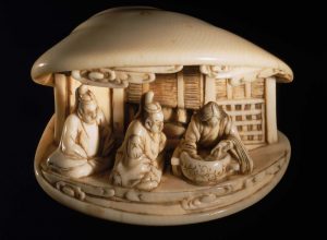 Shûôsai Hidemasa, Clam-shell with the Vindication of Ono No Komachi, early 19th century, stained ivory, 3.1 x 4.4 x 3 cm (Museum of Fine Arts, Boston)