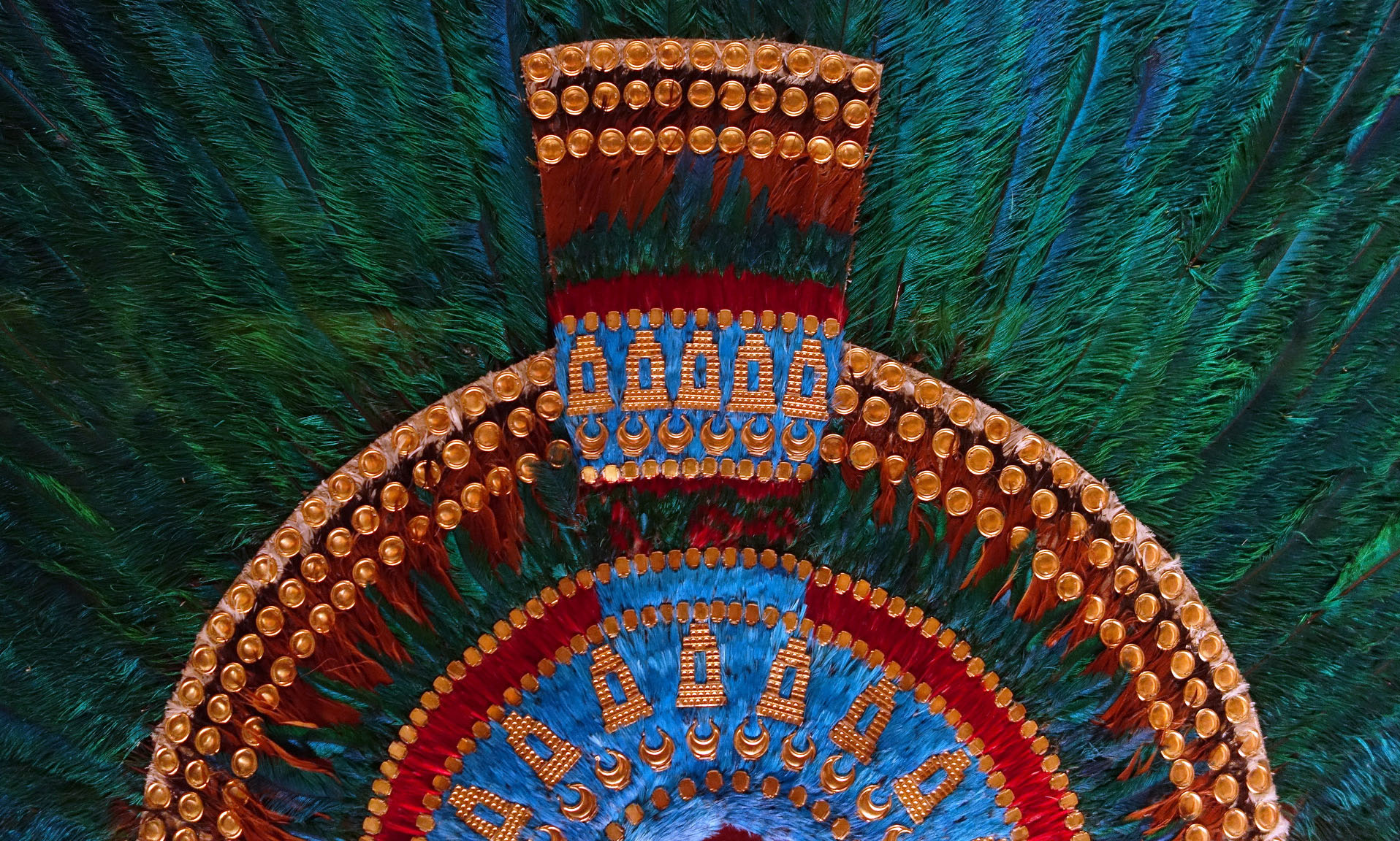 Smarthistory – Aztec feathered headdress