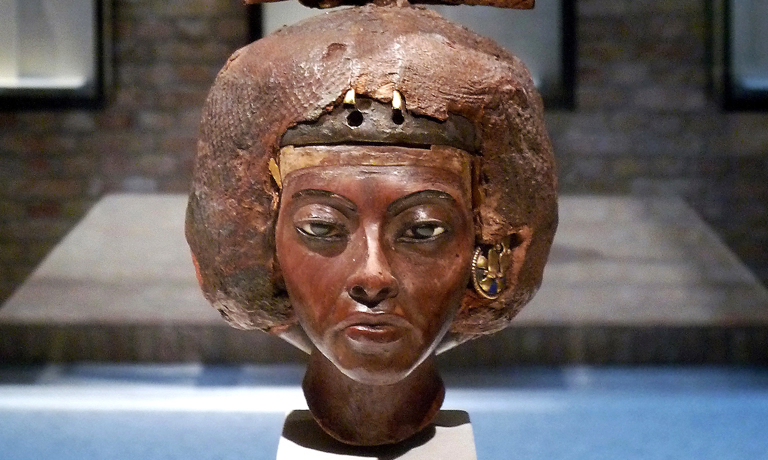 Portrait Head of Queen Tiye with a Crown of Two Feathers, c. 1355 B.C.E., Amarna Period, Dynasty 18, New Kingdom, Egypt, yew wood, lapis lazuli, silver, gold, faience, 22.5 cm high (Egyptian Museum and Papyrus Collection at the Neues Museum, Berlin)