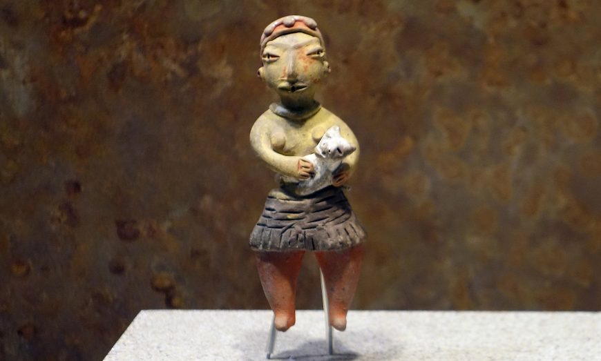 Tlatilco figurine of a woman with a dog, Tlatilco, c. 1200–600 B.C.E., ceramic (National Museum of Anthropology, Mexico City) (photo: Steven Zucker, CC BY-NC-SA 2.0)