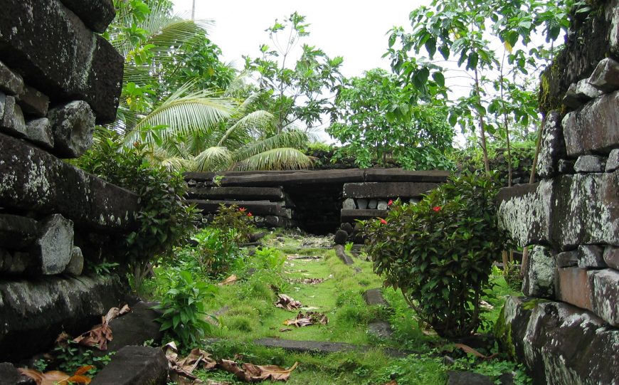 Basalt structure in Nan Madol, 13th-17th century C.E., Pohnpei, The Federated States of Micronesia (photo: ajdemma, CC BY-NC 2.0)