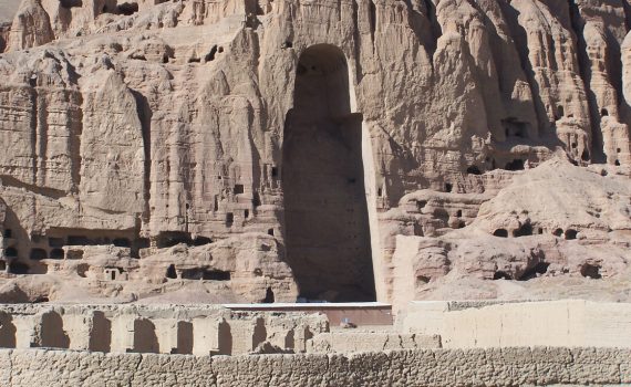 West niche, c. 6th-7th c C.E., stone, stucco, paint, Bamiyan, Afghanistan, Buddha destroyed 2001 (photo: Carlos Ugarte, CC BY-NC 2.0)