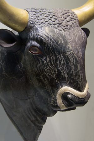 Bull's head rhyton from the palace at Knossos