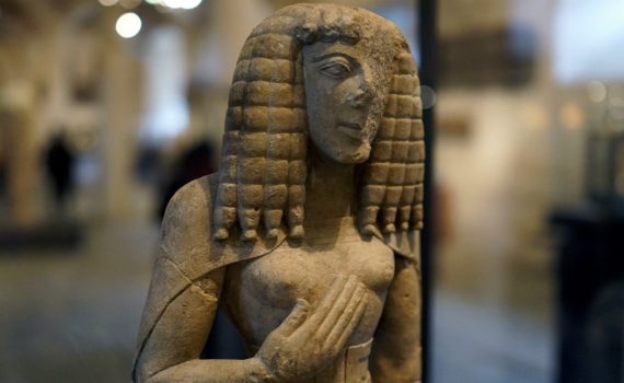 Statue of a woman, known as the "Lady of Auxerre," c. 650-625 B.C.E., Daedalic style, limestone, 75 cm high, Eleutherna, Crete (?), Greece, (Musée du Louvre, Paris)