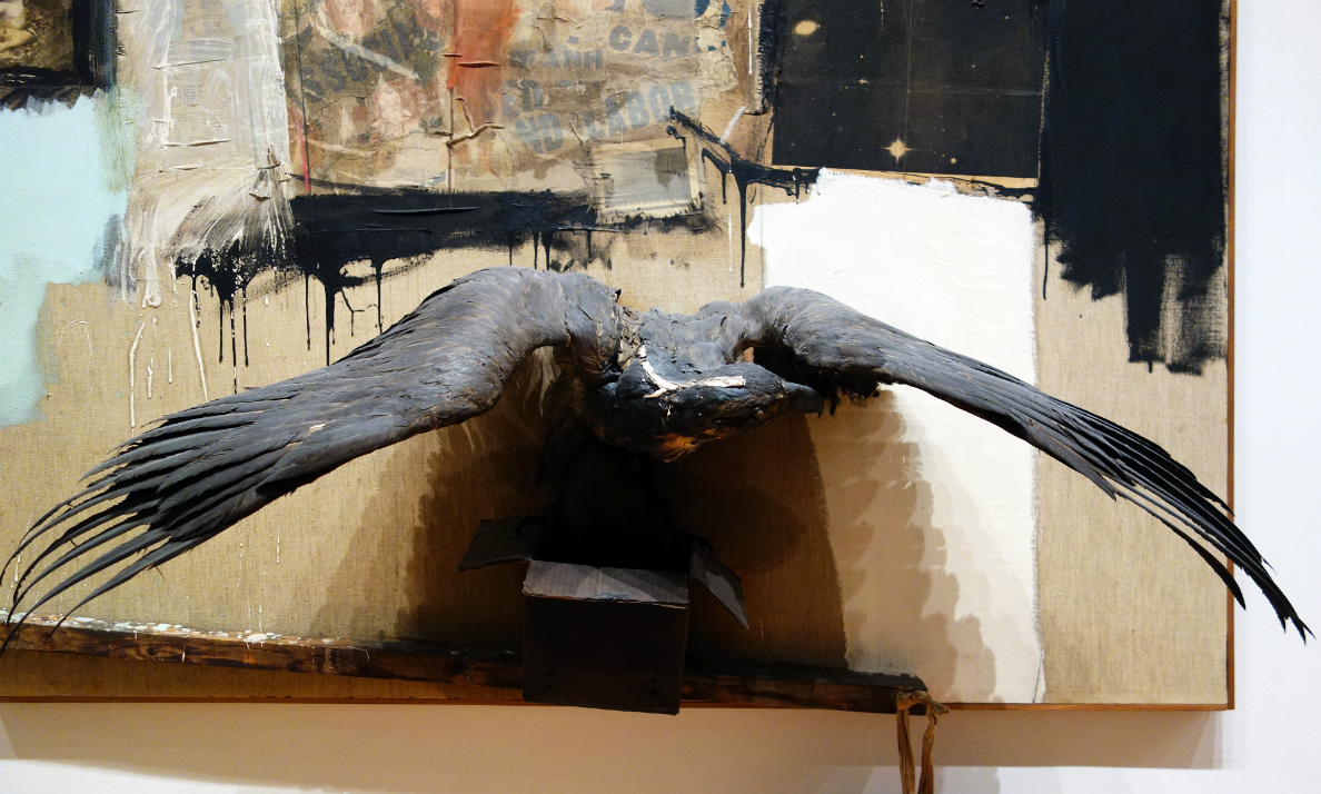 Robert Rauschenberg, Canyon, 1959, oil, pencil, paper, metal, photograph, fabric, wood, canvas, buttons, mirror, taxidermied eagle, cardboard, pillow, paint tube and other materials, 207.6 x 177.8 x 61 cm (The Museum of Modern Art)