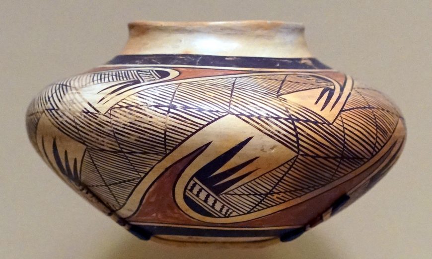 Nampeyo (Hopi-Tewa), polychrome jar, c. 1930s, clay and pigment, 13 x 21 cm (National Museum of the American Indian, Smithsonian Institution).