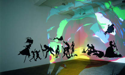 Kara Walker, Darkytown Rebellion, 2001, cut paper and projection on wall, 4.3 x 11.3m, (Musée d’Art Moderne Grand-Duc Jean, Luxembourg) © Kara Walker
