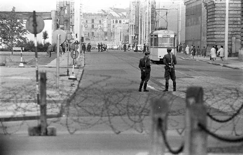 The border that would become the Berlin Wall, constructed with barbed wire, in August, 1961 (photo: Helmut J. Wolf, CC BY-SA 3.0)