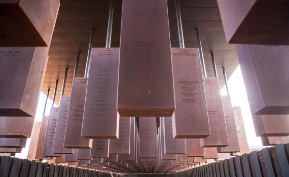 Memorial Corridor, National Memorial for Peace and Justice, 2018, Montgomery, Alabama (photo: Soniakapadia, CC BY-SA 4.0)