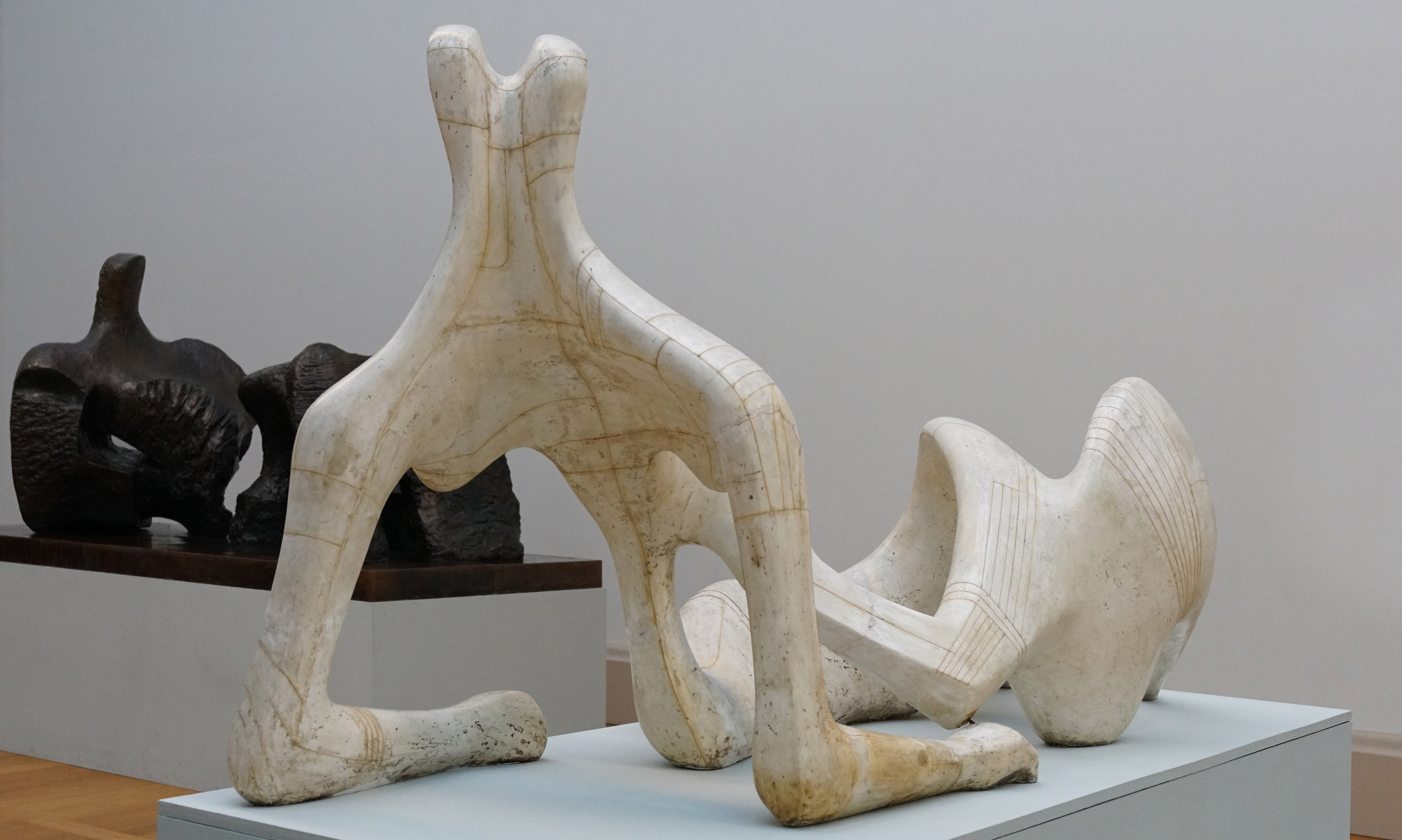Henry Moore, Reclining Figure, 1951, plaster and string, 105.4 x 227.3 x 89.2 cm (Tate Britain)