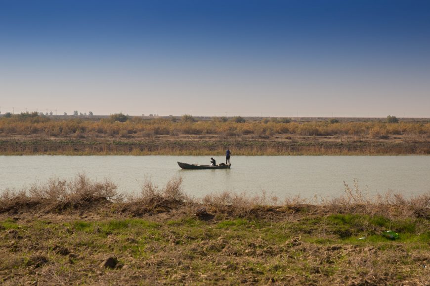 A fishing boat in the Euphrates Southern Iraq (photo: Aziz1005, CC BY 4.0)