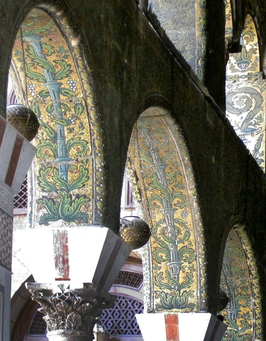 Mosaic arches with acanthus motif, Great Mosque of Damascus, photo: Judith McKenzie/Manar al-Athar, CC BY-NC-SA 2.0