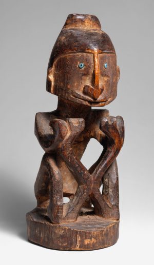 Ancestor Figure (<em>Korwar</em>), late 19th–early 20th century, Indonesia, Papua Province (Irian Jaya), Cenderawasih Bay region, in northwest New Guinea, wood and glass beads, 26 cm high (The Metropolitan Museum of Art)