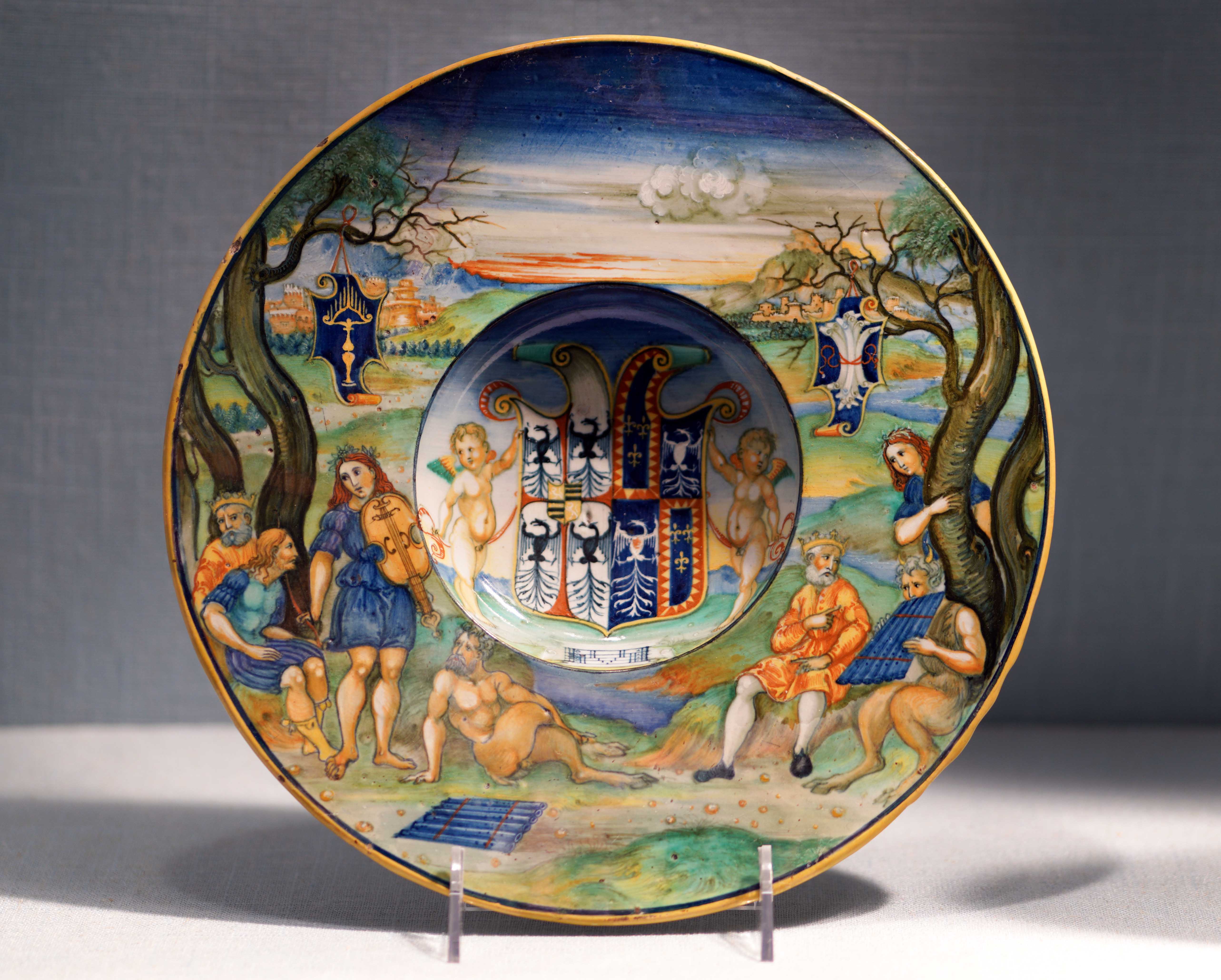 Nicola da Urbino, Armorial Plate (tondino): The story of King Midas, c. 1520–25, maiolica (tin-glazed earthenware), 27.5 cm diameter (The Metropolitan Museum of Art, Robert Lehman Collection, 1975)