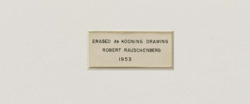 Label (detail), Robert Rauschenberg, Erased de Kooning Drawing, 1953, traces of drawing media on paper with label and gilded frame, 64.14 cm x 55.25 cm (© Robert Rauschenberg Foundation, SFMOMA)