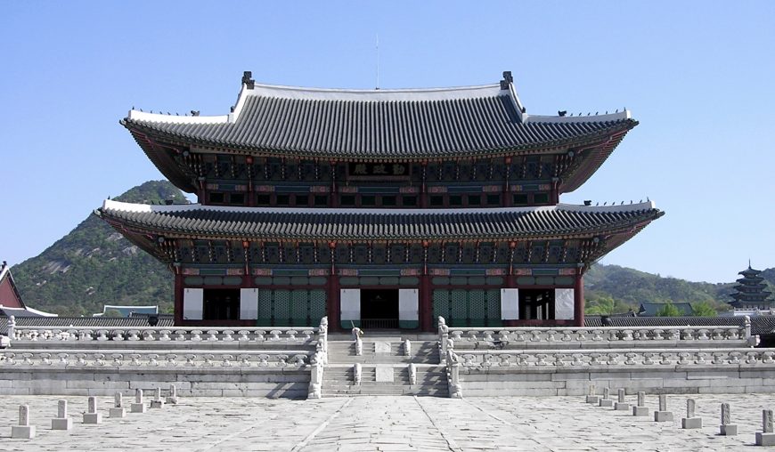Throne Hall, Gyeongbokgung Palace, main royal palace of Joseon dynasty, in Seoul, South Korea, 1395 (photo: Blmtduddl, CC BY-SA 3.0)