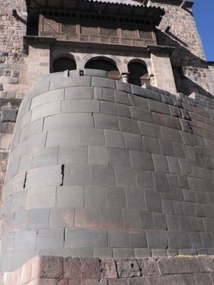 Remains of the Qorikancha, Inka masonry below Spanish colonial construction of the church and monastery of Santo Domingo, Cusco, Peru, c. 1440 (photo: Sarahh Scher, CC BY-NC-SA 2.0)