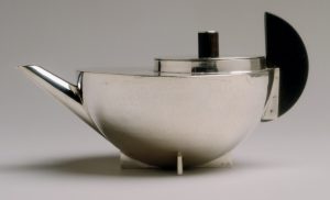 Marianne Brandt, Tea Infuser and strainer, 1924, Silver and ebony wood, 8.3 x 10.8 x 16.5 cm (Metropolitan Museum of Art).